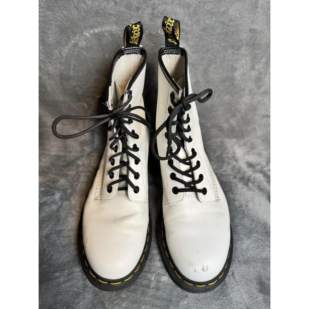 Dr. Martens Boots Womens Size 8 White 1460 Leather Ankle Combat Lace Up Docs - Picture 1 of 15